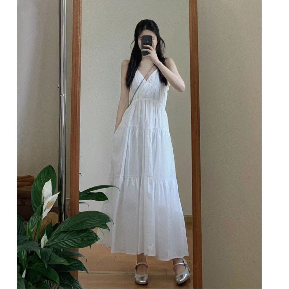洋气海边度假风V领吊带连衣裙女夏季新款绝色长裙法式海滩裙裙子