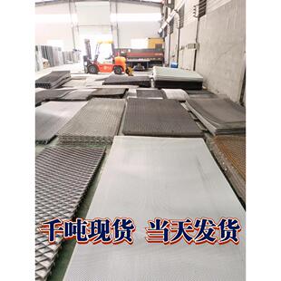 钢板网菱形不锈钢网片冲孔网镀锌护栏重型防护平台脚踏网冲孔网板