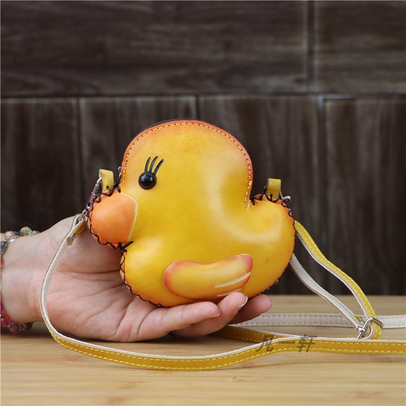 新款纯手工头层牛皮卡通小黄鸭斜挎零钱包真皮儿童亲子斜挎包