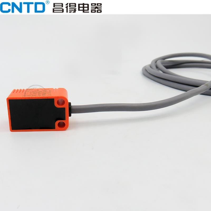 昌得接近开关传感器CJF17E-05NA NB PA PB LA PNP直流三线CJF18E