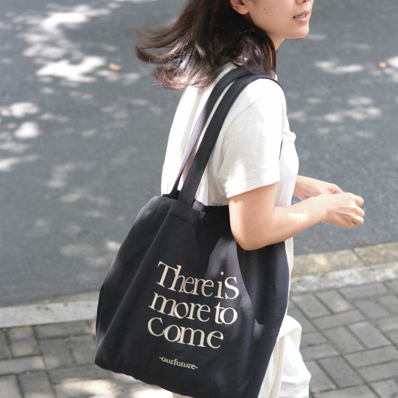 独特的原创帆布包与英文绣花,大容量,时尚的通勤肩斜挎包,黑色手