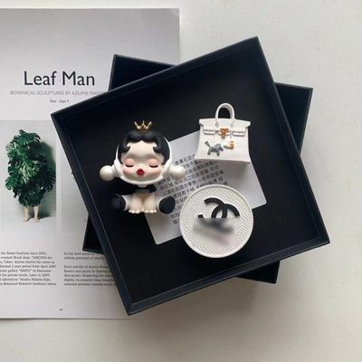 可爱娃娃汽车出风口装饰车内饰品车载香薰女生车内高级摆件扩香石