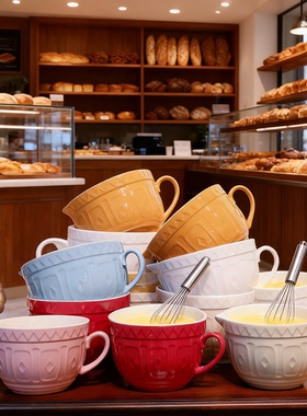 出口引流杯大容量陶瓷复古浮雕搅拌碗釉下彩烘焙碗耐高温打蛋碗