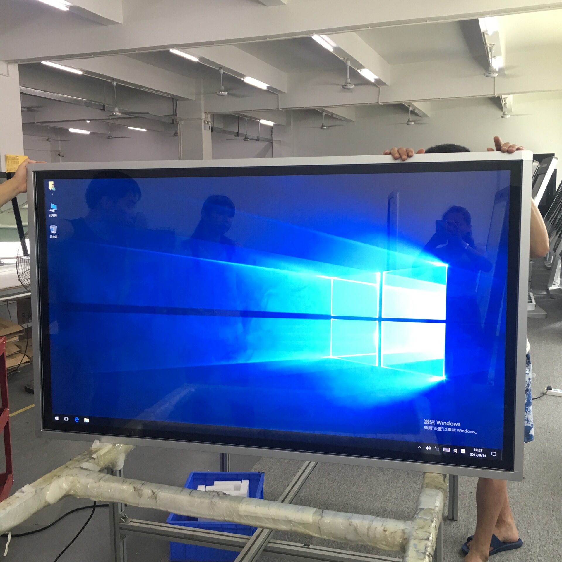 85寸壁挂红外触摸一体机大屏显示触控横竖可挂嵌入式看板白板电