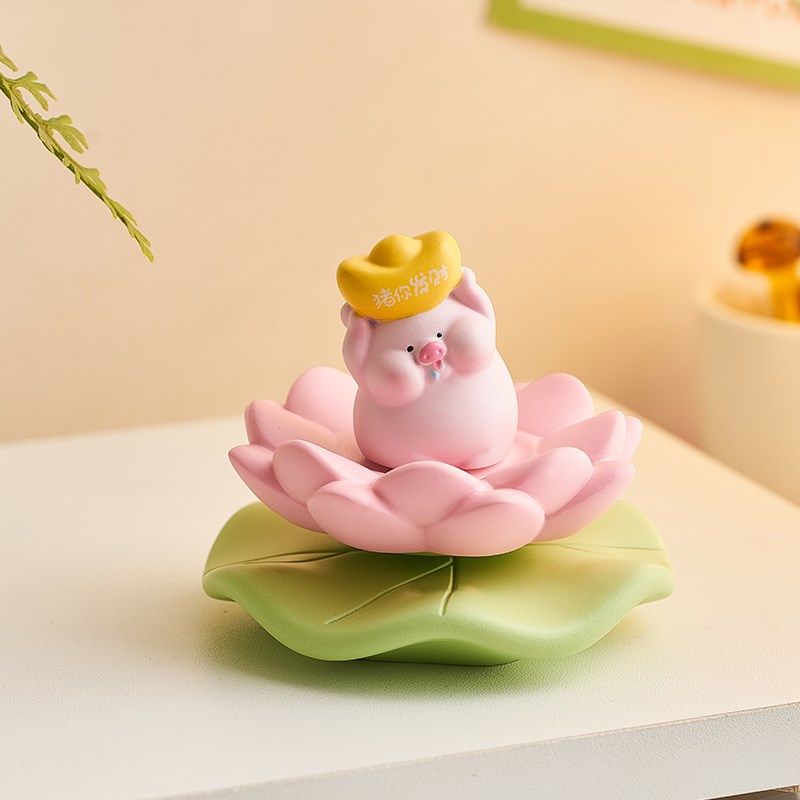 可爱小猪摆件工位稳定情绪神w器办公室玄学解压治愈桌面装饰品礼