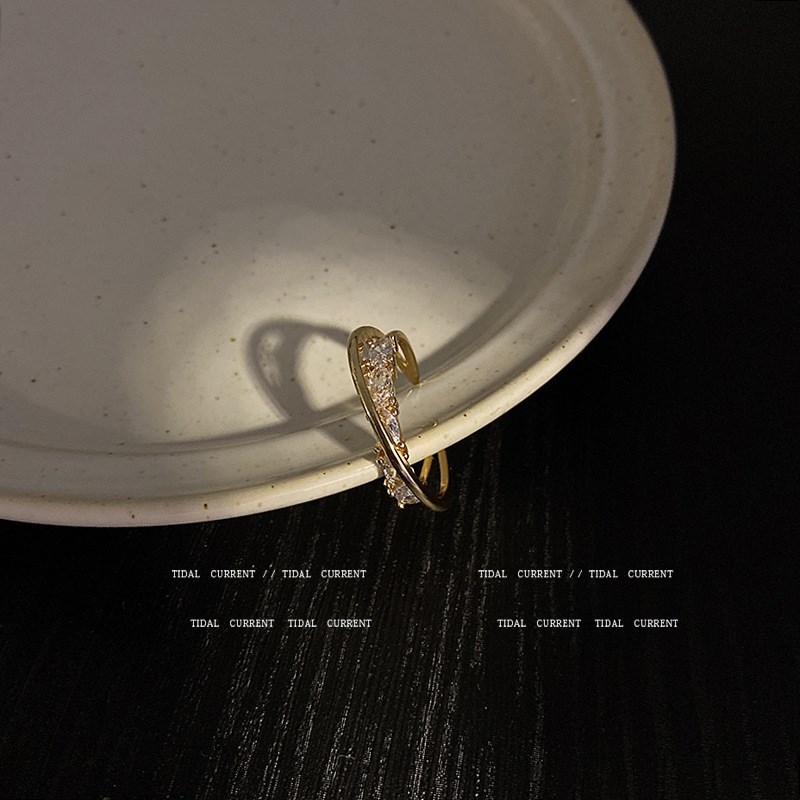 srrmhyn微镶锆石戒指女轻奢小众设计感缠绕指环素圈iVns潮气质冷