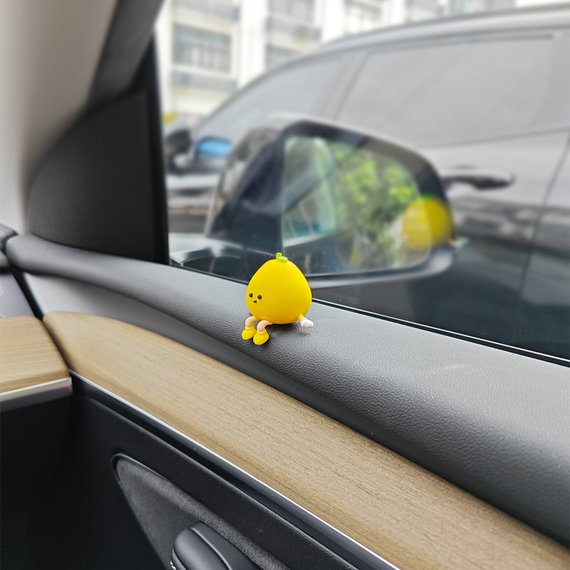 汽车中控台摆e件2025新款车载柚子小人创意车内可爱有趣装饰品