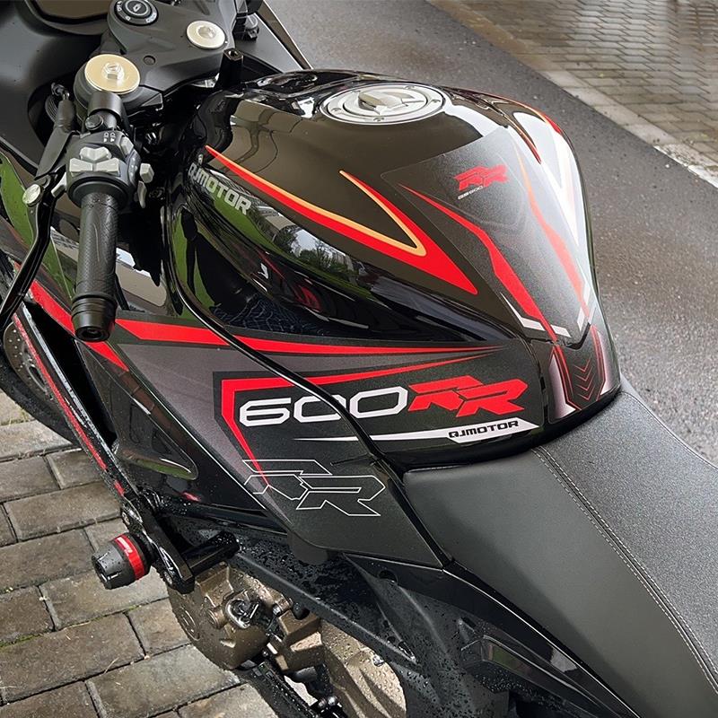 适用钱江赛600rs摩托车油箱贴轮毂贴纸油盖改装车身装饰版画拉花