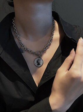 1997冷淡暗黑风嘻哈圆牌s钛钢不锈钢LOVE字母项链OT链男女锁骨链