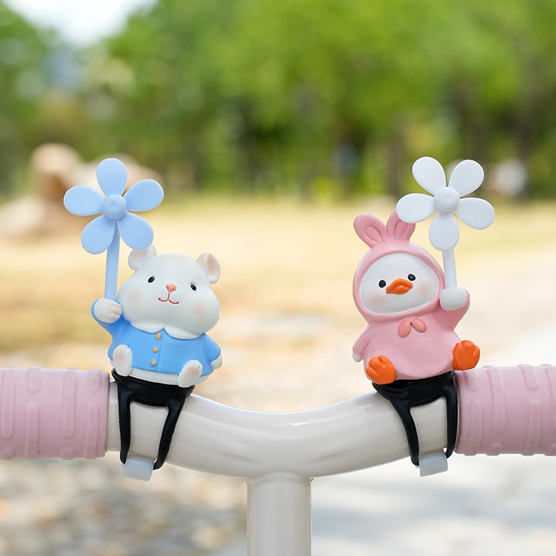 可爱小动物风车竹蜻蜓送闺蜜礼物摇摇H车滑板车可爱装饰品摩托电