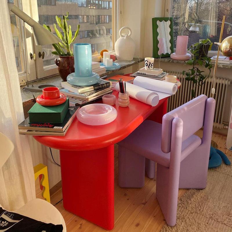 孟菲斯彩色椭圆形书桌家用小户型多巴胺餐桌设计师办公中古电脑桌