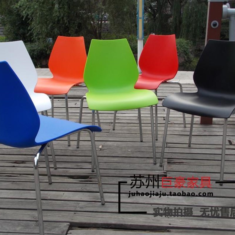 时尚简约塑料餐椅接待展会培训椅葫芦椅食堂靠背白色休闲办公椅子