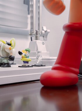 家政战斗两用陪伴型智能机器人公仔