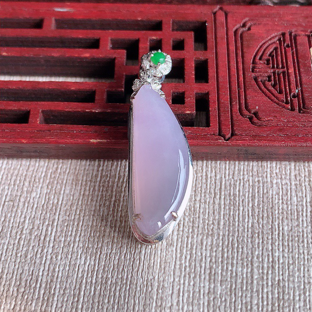 缅甸天然A货玉石翡翠老坑冰种手工精雕18K金伴钻淡紫罗兰福瓜吊坠