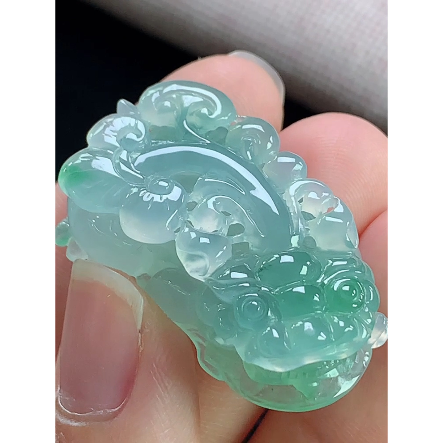 缅甸天然A货玉石翡翠 老坑冰种手工精雕绿貔貅吊坠