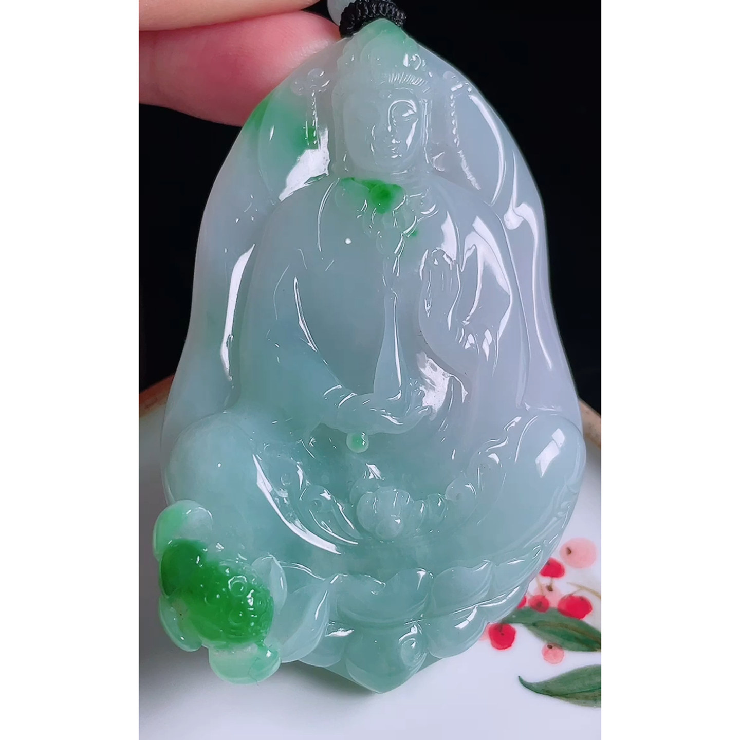 缅甸天然A货玉石翡翠 老坑冰种 手工精雕 阳绿观音牌吊坠