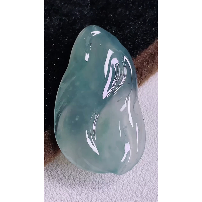 缅甸天然A货玉石翡翠 老坑冰种 手工精雕 木那随形吊坠