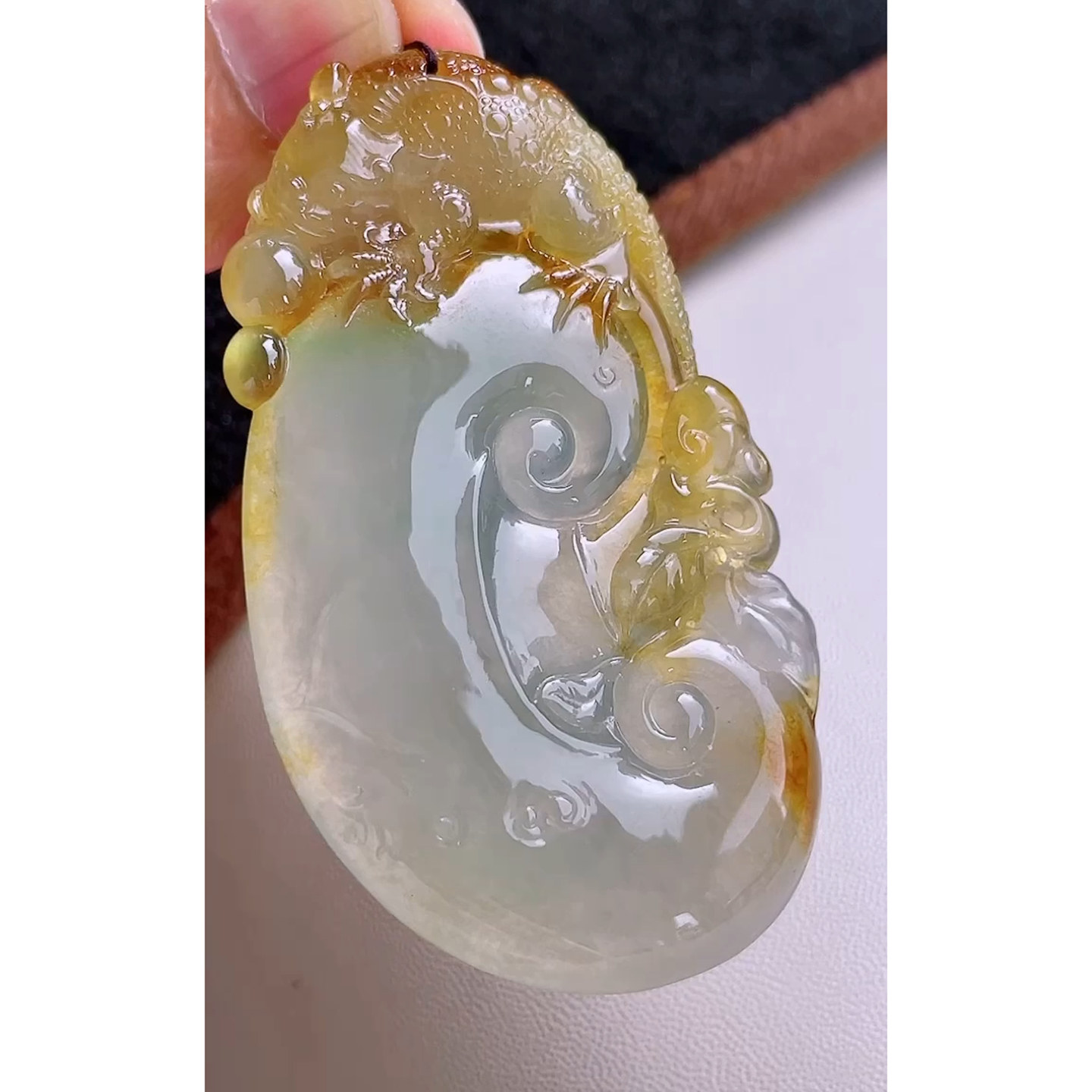 缅甸天然A货玉石翡翠 老坑冰种手工精雕黄翡貔貅如意吊坠