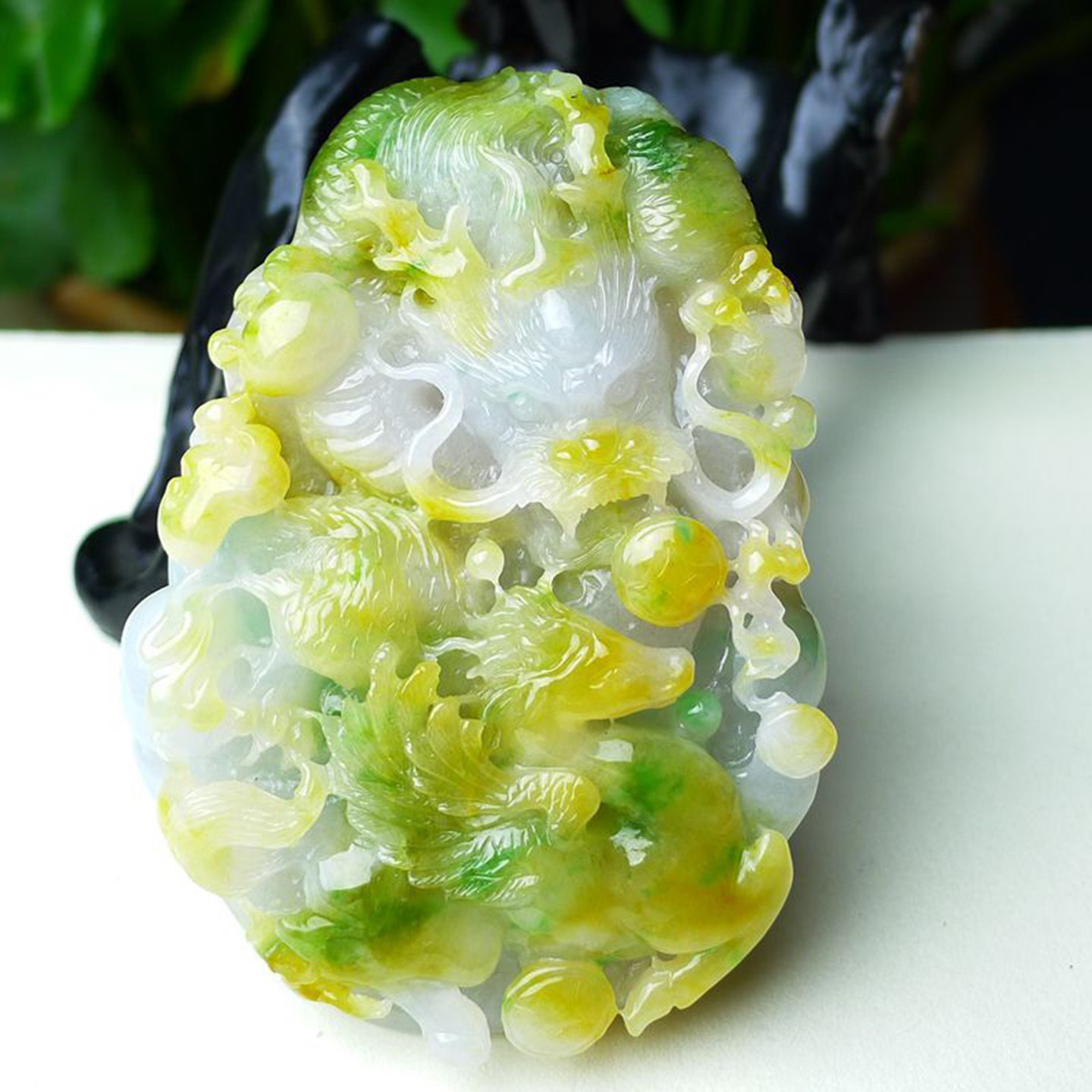 缅甸天然A货玉石翡翠 老坑冰种手工精雕双彩黄加绿龙马牌吊坠
