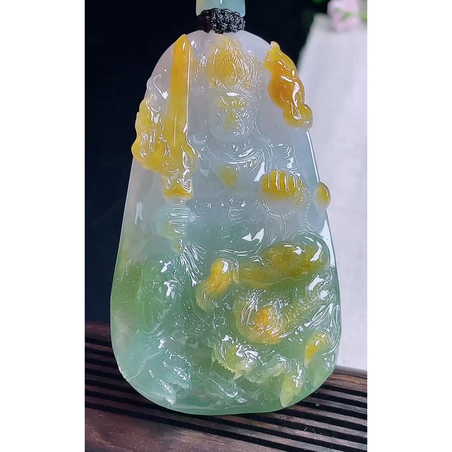 缅甸天然A货玉石翡翠 老坑冰种手工精雕黄加绿不动明王吊坠