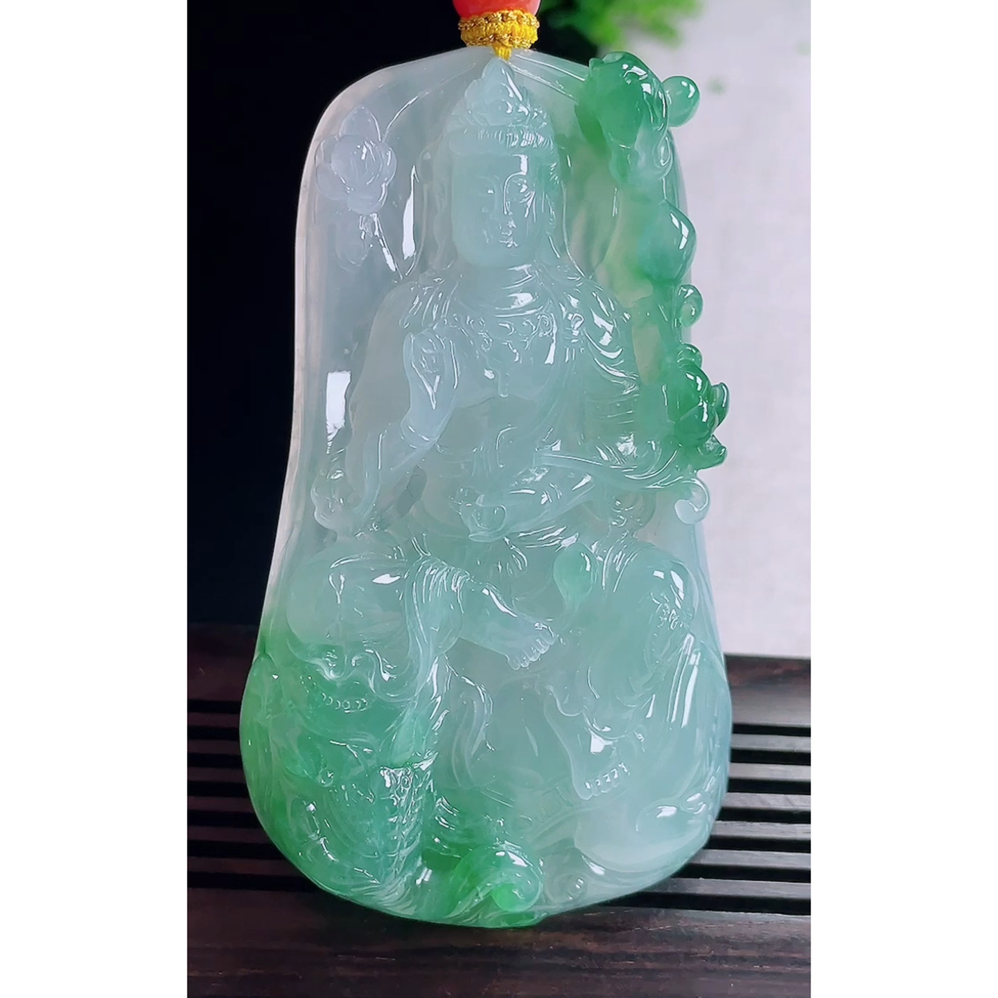 缅甸天然A货玉石翡翠 老坑冰种手工精雕飘绿普贤菩萨吊坠