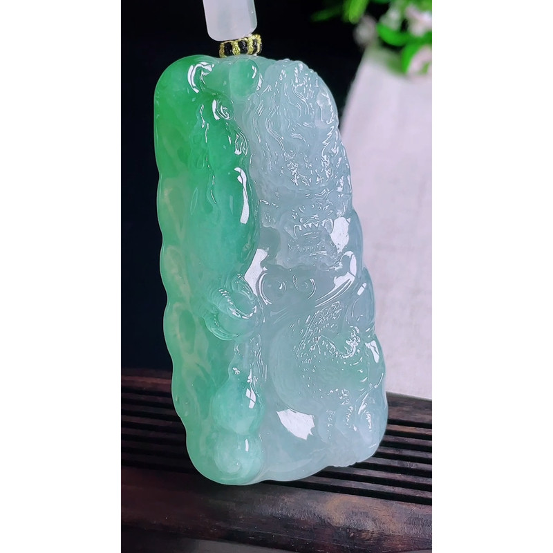 缅甸天然A货玉石翡翠 精雕老坑冰种胶龙牌吊坠