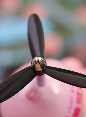 戴头盔小猪电瓶车摆件车载可爱骑摩托猪猪汽车内饰网红电动车装饰