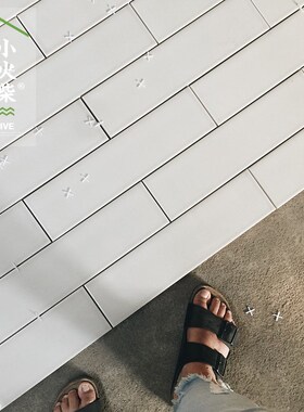 小火柴斯堪的纳维亚黑白灰色光泽地铁砖长砖厨房墙砖浴室浴室餐厅