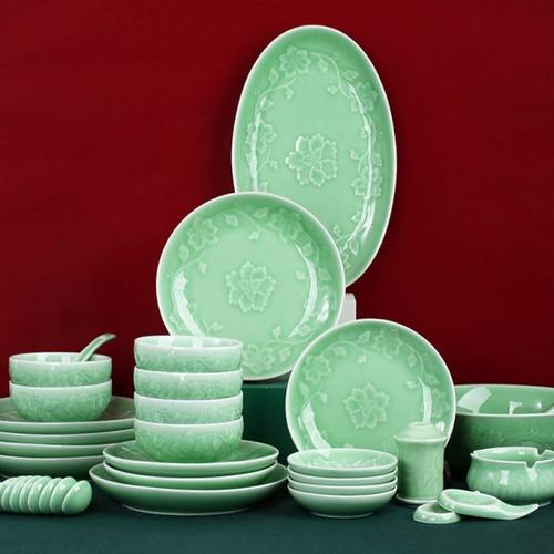 新中式创意个性陶瓷家用碗碟套装青瓷32件缠枝牡丹餐具乔迁礼品