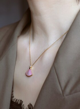 ZOXI2025年新款本命年红色扇形项链女款高级感轻奢小众毛衣配饰