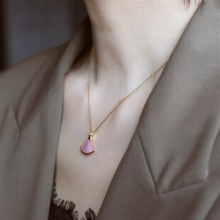 ZOXI2025年新款本命年红色扇形项链女款高级感轻奢小众毛衣配饰