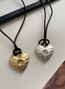 韩系简约黑色蜡绳镂空爱心长项链女ins风小众设计长款毛衣链配饰