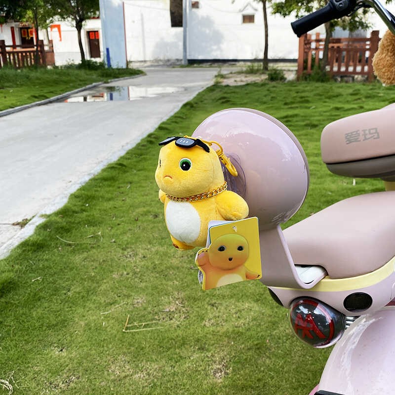 卡通创意大佬奶龙电动车装饰小配件可爱车尾挂件摩托车配饰可拆卸