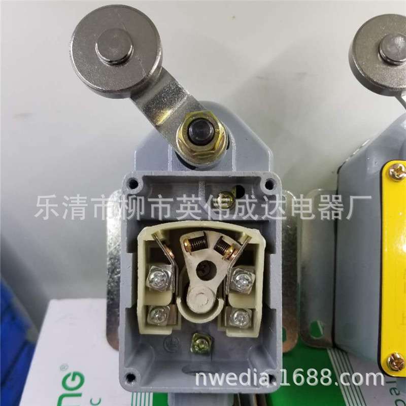 LL2A机床滚轮型 行程开关 LX2 -111 121 131 LX2-222 限位开关