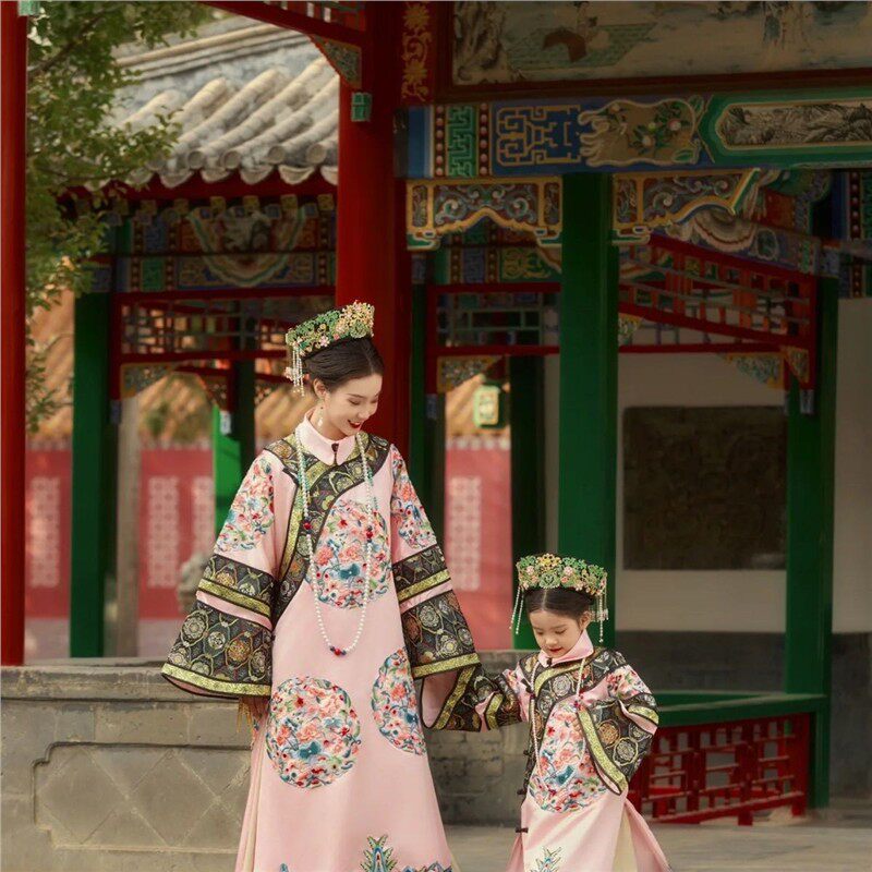 故宫儿童古装吉服满族民族特色礼服公主清朝宫廷氅衣旗装演出服