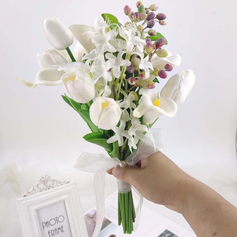 新娘粉白郁金香手捧花影楼拍照森系马蹄莲小清新婚纱领证摄影道具