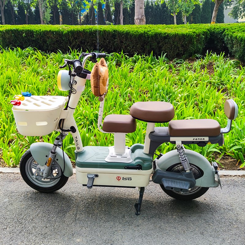 电动车儿童座椅防撞垫玩偶电瓶车保护垫宝宝防碰头婴儿护头枕娃娃