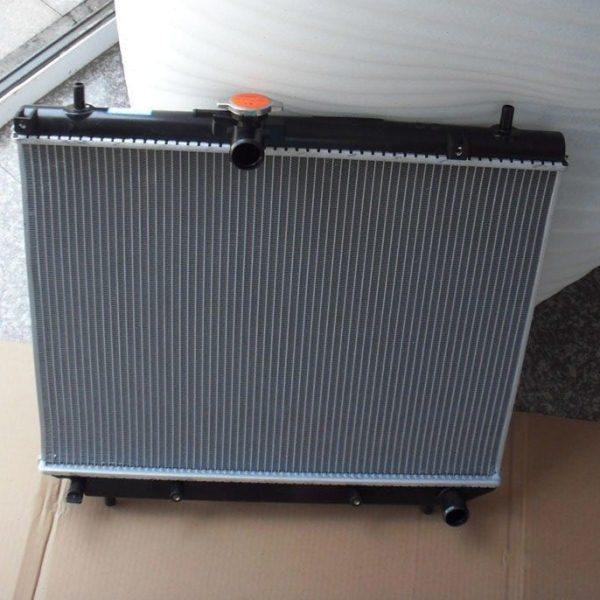 使用一汽森雅M80S80自动手动发动机冷却水箱散热器散热网总成配件