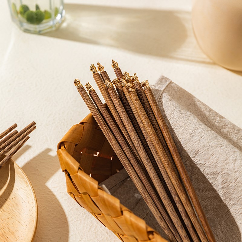 摩登主妇十二生肖筷子个人专用木质儿童吃饭一人一筷家.用鸡翅木