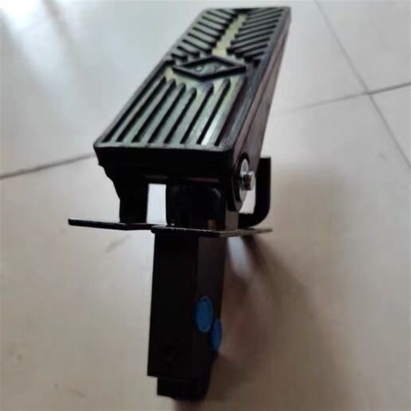 新源65/75胶轮式挖掘机   液压破碎锤脚踏阀 带踏板炮头脚踏阀