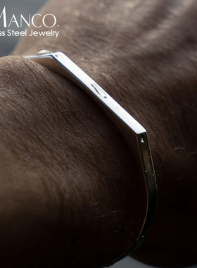 钛钢镀金男士手镯不掉色新品