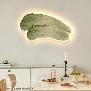 绿色奶油风钟表挂钟客厅网红2023新款餐厅装饰画挂墙创意时钟壁灯