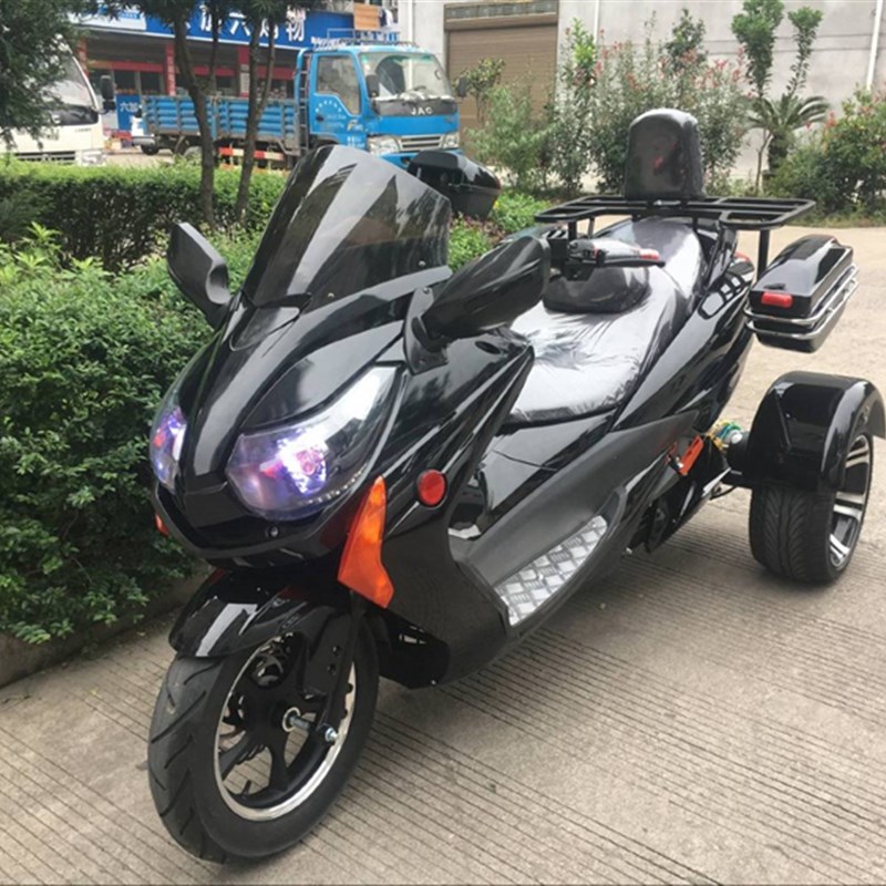 电动三轮沙滩车成人大型跑踏板三轮马杰斯特电池摩托赛车