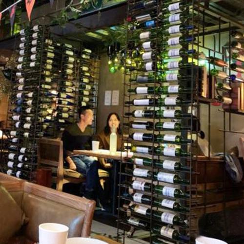 铁艺酒架定制工业风酒吧红酒架展示架音乐餐吧卡座屏风隔断红酒架
