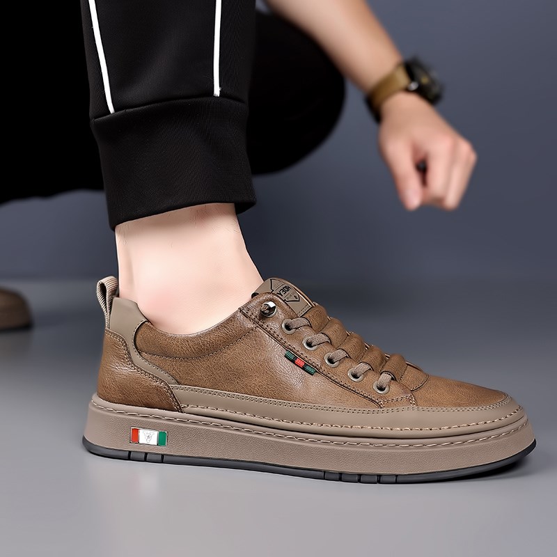 男鞋爆款百搭黑色鞋耐磨潮鞋子休闲防滑板鞋时尚牛皮软底跑步鞋