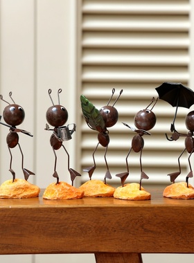 可爱创意北欧小蚂蚁做旧铁艺办公室摆设客厅家Q居电视柜装饰品摆