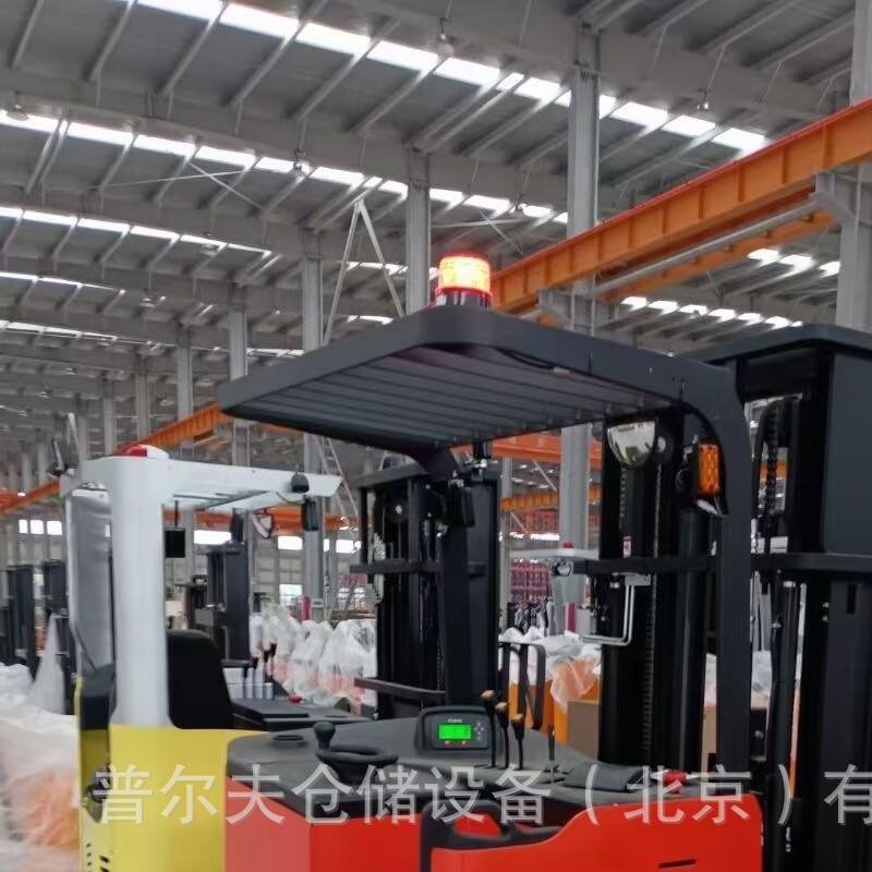 全向电动前移式四向叉车2.5吨窄通道堆高车长物料搬运堆垛车侧面