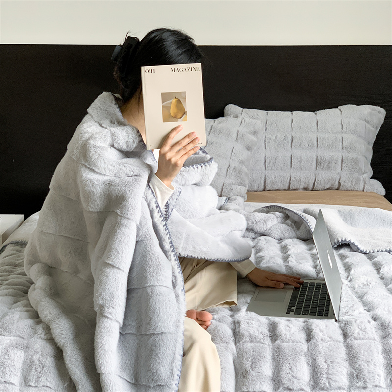 高级兔毛绒毛毯被子加厚保暖冬季雪貂绒办K公室午睡沙发披肩小毯