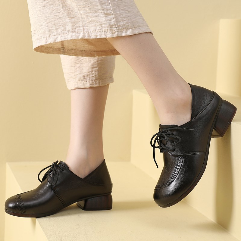 真皮妈妈鞋舒适软底春秋季2024新款中老年皮鞋软面单鞋休闲女鞋子
