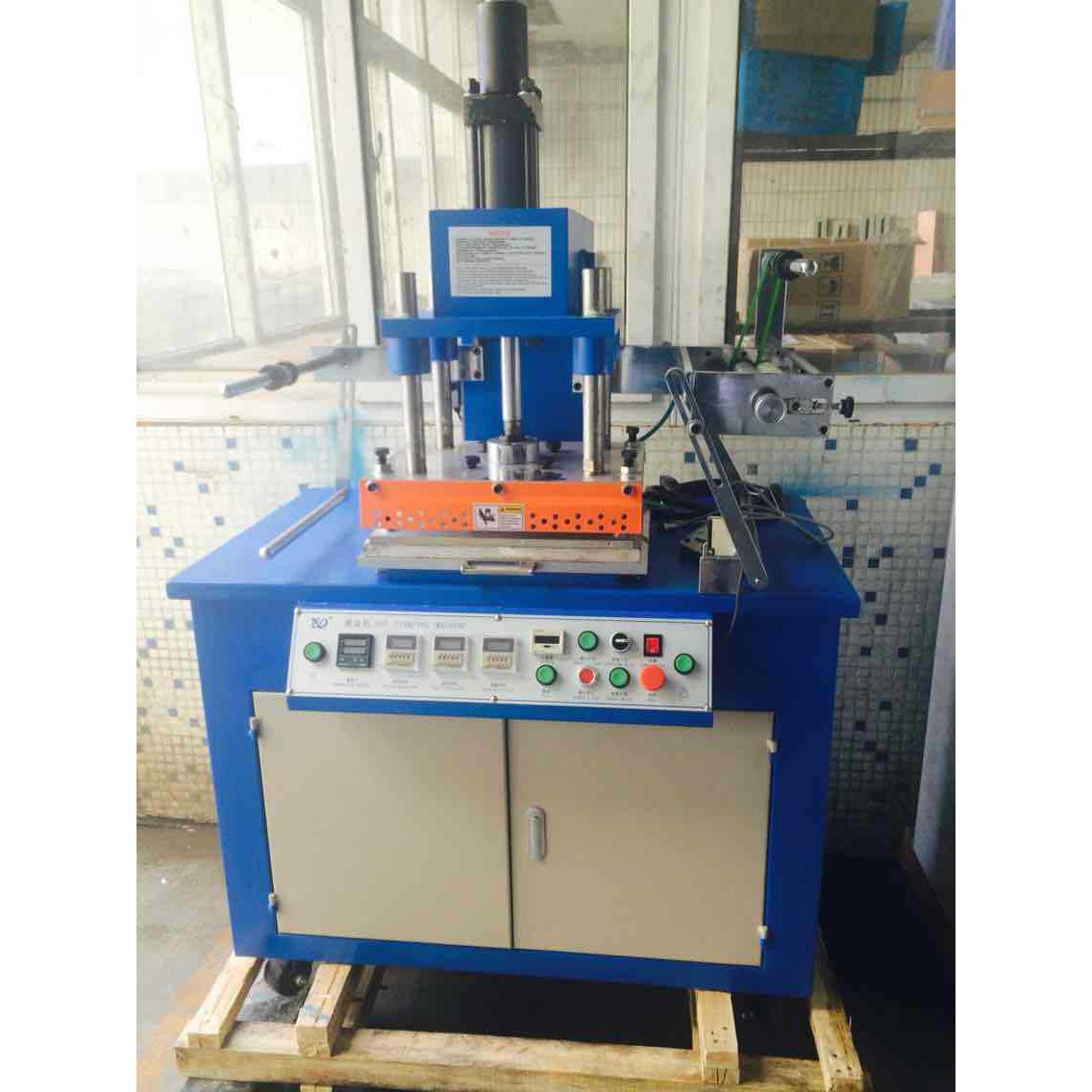 厂家供应300型自动卷纸烫金机油压烫金机液压压痕机现货智能液压